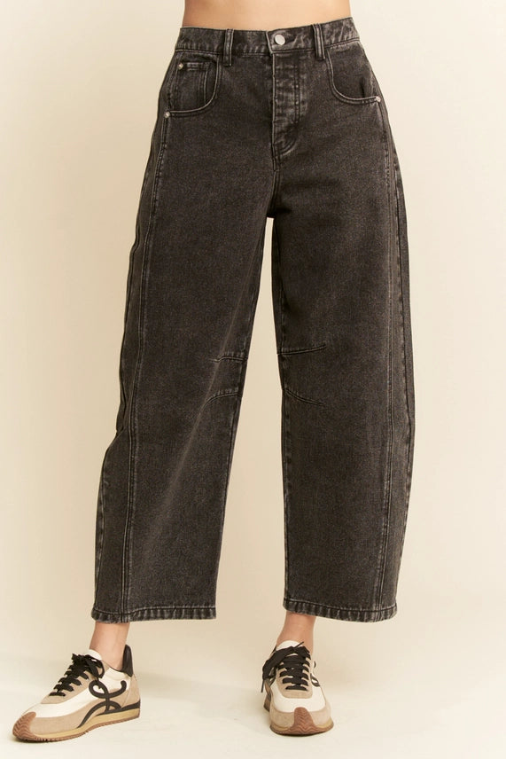 Bridget Barrel Jeans in Black