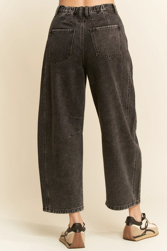 Bridget Barrel Jeans in Black